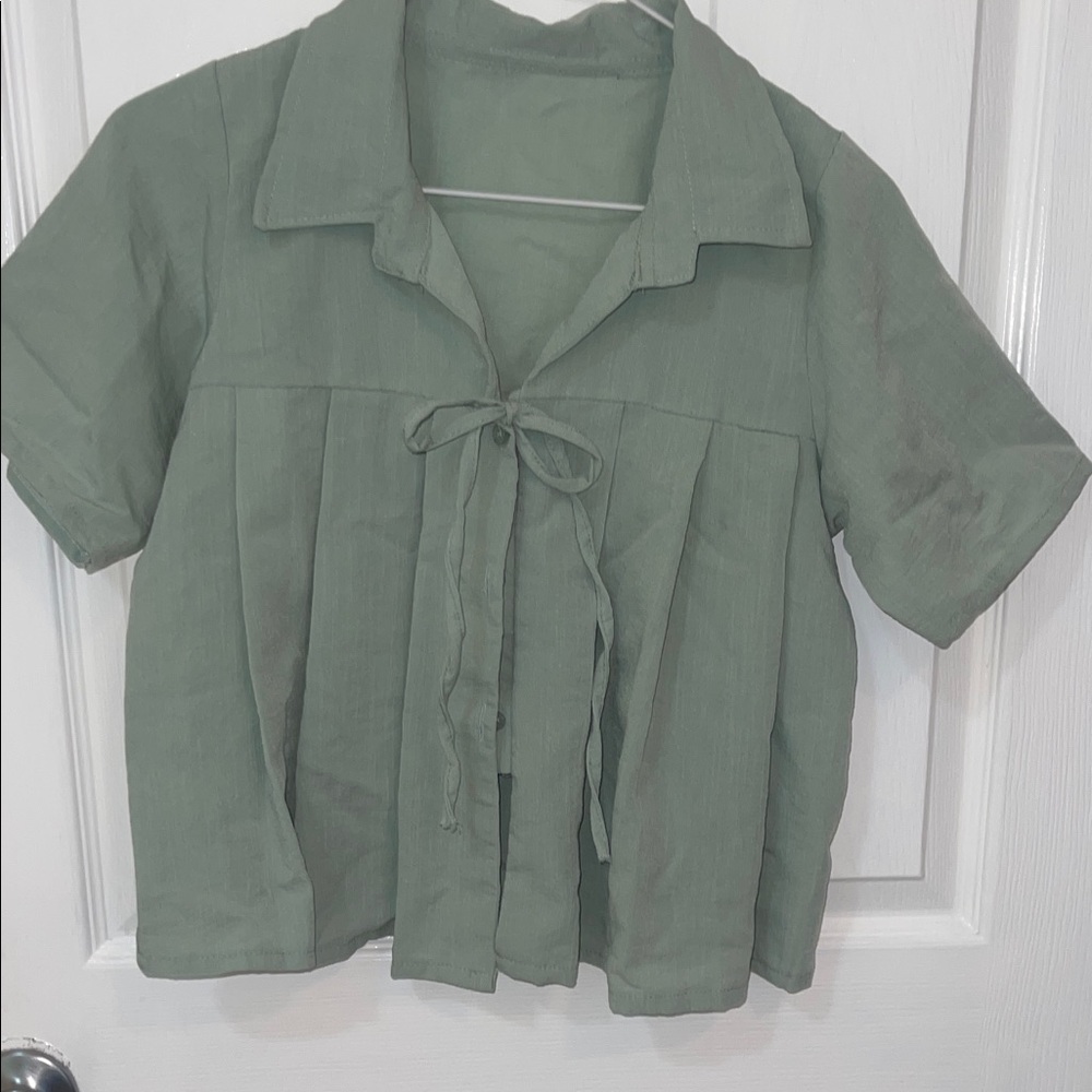 Source Unknown Sage Green Tie-Front Pleated Women's Blouse